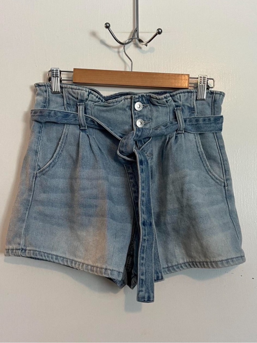 American Eagle blue button fly belted high rise mom short size 6